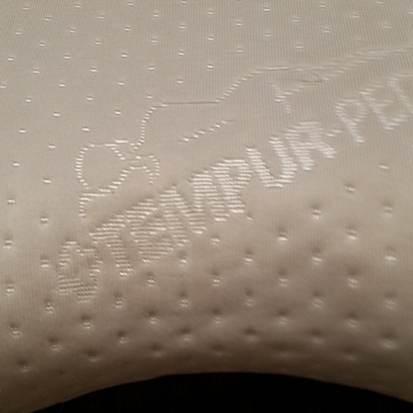 Pillow - Picture 4 of 7